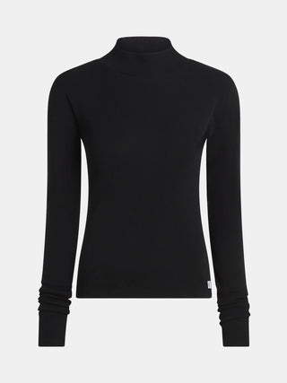 Penn&Ink Longsleeve black: Schwarzes, langärmliges Mock-Turtleneck-Top, flach auf neutralem Hintergrund. Schmal geschnitten, weicher Baumwoll-Elasthan-Mix, dezenter Stehkragen, ideal zum Layern oder solo tragen.