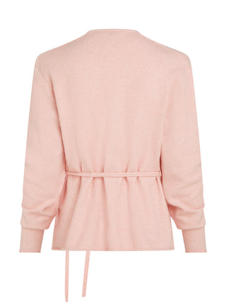 Rückansicht des Penn&Ink Cardigan meringue, ein weicher, langärmliger Strickcardigan mit rundem Ausschnitt und Bindegürtel, der eine anpassbare, feminine Silhouette ermöglicht.