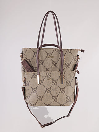 Sweet Years Two Shopper beige/schoko: Strukturierte Tote-Handtasche aus beige-monogrammiertem Canvas mit braunem Lederbesatz, goldenen Akzenten, langem Tragegriff, abnehmbarem Schultergurt und Fronttasche.