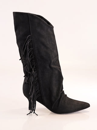 OFF#DLY Stiefel Gitte black: Schwarzer Damenstiefel aus Velourslederimitat mit spitzem Zeh, hoher schlanker Absatz, mittelhoher Schaft mit leichtem Faltenwurf, seitlichem Reißverschluss und dekorativen Fransen.