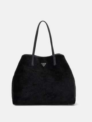 GUESS VICTTORIA LARGE 2 IN 1 TOTE BLA, schwarze Kunstfell-Tasche, trapezförmig mit goldfarbenen Details, zwei 45 cm Henkel, Logo-Dreieck vorne, Innenpochette mit Reißverschluss, Maße 34x40x20 cm.