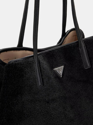 GUESS VICTTORIA LARGE 2 IN 1 TOTE BLA, Shopper-Stil, aus schwarzem Kunstfell, mit goldfarbenen Metallelementen, zwei Schulterriemen, Logo-Dreieck vorne, inklusive Reißverschluss-Innenpochette.