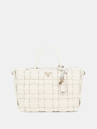 GUESS Marion Satchel BON: Geflochtene Kunstleder-Tragetasche mit kurzem Henkel und abnehmbaren Schulterriemen. Front mit kleinem GUESS-Logo-Dreieck und goldfarbenem Logo-Charm am Henkel.