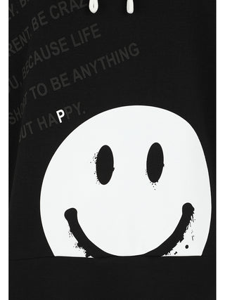 Doris Streich Shirt 327150 schwarz/weiß mit weißem Kordelzug und großem, gesprenkeltem Smiley-Druck auf der Brust. Geschwungener Slogan in Grau über dem Smiley. Hochwertiger Hoodie aus elastischer Punto-Wirkware.
