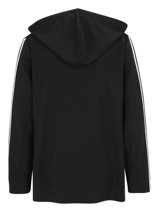 Doris Streich Blazer 106115 schwarz/weiß zeigt die Rückseite eines schwarzen, langärmligen Hoodies mit Kapuze und dezenten weißen Streifen entlang der Ärmel.
