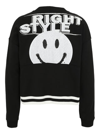 Doris Streich Jacke 147150 schwarz/weiß zeigt einen großen, strassbesetzten Smiley und RIGHT STYLE Schriftzug auf dem Rücken, mit gestreiftem, geripptem Saum, aus stretchiger Sweatware gefertigt.