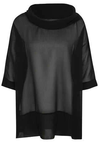 Das Bild zeigt das Doris Streich Blusenshirt 250530 black, eine locker sitzende, halbtransparente schwarze Bluse mit Ellenbogen-langen Ärmeln und drapiertem Rollkragen, gefertigt aus schwarzem Chiffon.