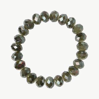 Flaches Kristallperlen Armband antra226 aus olivgrünen, facettierten Glas-Rondellen auf elastischem Band, das flexibel über das Handgelenk gezogen werden kann.