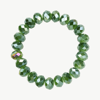 Flaches Kristallperlen Armband grün 218 zeigt ein elastisches Armband aus facettierten, reflektierenden grünen Rondellperlen, die zusammen eine glänzende, einheitliche Schleife bilden.