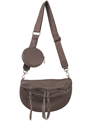 Paolo Bag Crossbag grey aus braunem, genarbtem Leder, halbmondförmig mit zwei vorderen Reißverschlusstaschen, verstellbarem/removablem Trageriemen und kleiner runder Münztasche am Gurt. Größe 30 x 17 x 8 cm.
