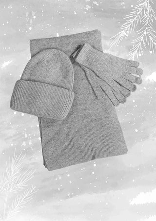 OFF#DLY Mütze/Schal/Handschuhe Set grau zeigt ein flach gelegtes, weiches, geripptes Strickset mit Mütze, Schal und Handschuhen. Perfekt für kalte Tage, stilvoll und elegant.