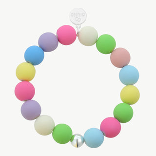 OFF#DLY Kugelarmband 12 mm multicolor aus pastellfarbenen, matten Acrylperlen mit silbernem Glöckchen und „GIUNO“-Charme auf schlichtem Hintergrund, flexibel in der Größe.