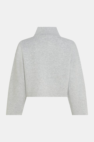 Rückansicht des Penn&Ink Sweater B395 grey mel: Ein light-heather-grey, langärmliger, cropped Pullover mit hohem Stehkragen und Viertel-Reißverschluss, der sportiven Chic mit moderner Lässigkeit verbindet.