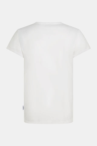 Rückansicht des Penn&Ink Tee HEY chalk, ein schlichtes, weißes Kurzarm-T-Shirt mit kleinem Seitennähenschild nahe dem Saum. Ideal für vielseitige Alltagskombinationen.