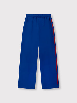 ALIX Logo Tape Pant royal blue: Weite, königsblaue Sweatpants mit elastischem Bund, roten Seitenstreifen und Eingrifftaschen, vereinen sportlichen Komfort mit markantem ALIX-Statement-Look.