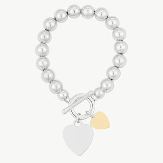OFF#DLY Love Perlenarmband silber/gold mit polierten, silberfarbenen Kugeln, rundem Knebelverschluss und zwei herzförmigen Anhängern, ein silberfarben, das andere kleiner in goldfarben.