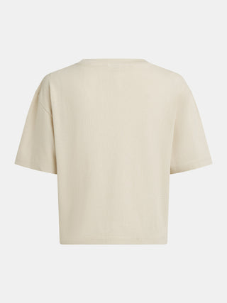 Rückansicht des Penn&Ink Tee Print oyster/white mit kurzen Ärmeln und strukturierter Oberfläche. Der lässige Schnitt des T-Shirts endet an der Taille, ideal für moderne, sportliche Looks.