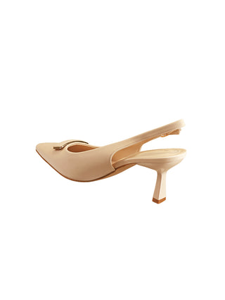 OFF#DLY Slingback beige: Eleganter Damen-Slingback-Pumps mit spitzer Zehenpartie, schmalem Kitten-Absatz und metallischem Akzent über dem Spann, ideal für stilvolle Anlässe.