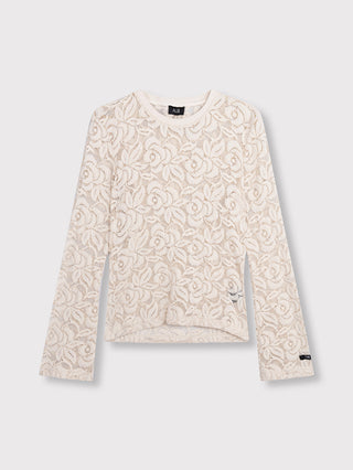 ALIX Lace Top cream: Elegantes, cremefarbenes Langarmspitzenoberteil mit Rosenmotiv, Rundhalsausschnitt, figurbetontem Schnitt und leicht ausgestellten Ärmeln. Kleines „THE LABEL“ Patch am Ärmel.
