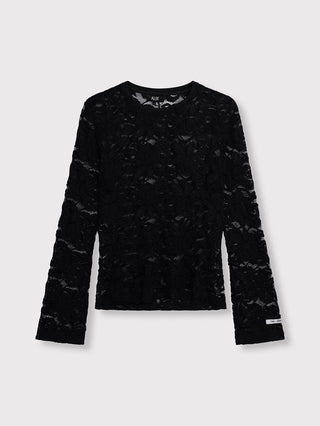 ALIX Lace Top black: Damen-Langarmshirt aus schwarzer, halbtransparenter Spitze mit floralem Muster, figurbetontem Schnitt und leicht ausgestellten Ärmeln. Rundhalsausschnitt und dezentes „THE LABEL“ Patch am Ärmel.