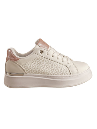 OFF#DLY Sneaker BB white pink mit dicker weißer Plateausohle und geometrisch geprägtem cremefarbenem Leder, verziert mit rosafarbenen Schlangenleder-Akzenten an Ferse und Zunge, weiße Schnürsenkel.