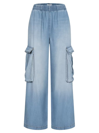 Gitta Banko Tencel Pant Emily Nevada Sun: Hellblaue, weit geschnittene Cargo-Hose mit elastischem Bund und großen Seitentaschen. Lockerer, urbaner Look durch fließendes Tencel-Material und Cargo-Stil.