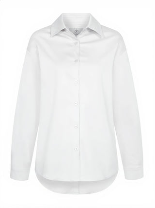 Gitta Banko Bluse Kasumi white: Langarmhemd mit klassischem Kragen, durchgehender vorderer Knopfleiste und besonderer Rückseite mit dekorativer Knopfleiste, locker fallend und aus leichter Baumwollqualität.