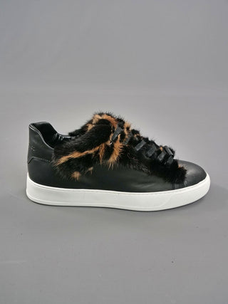 black dioNiso Sneaker